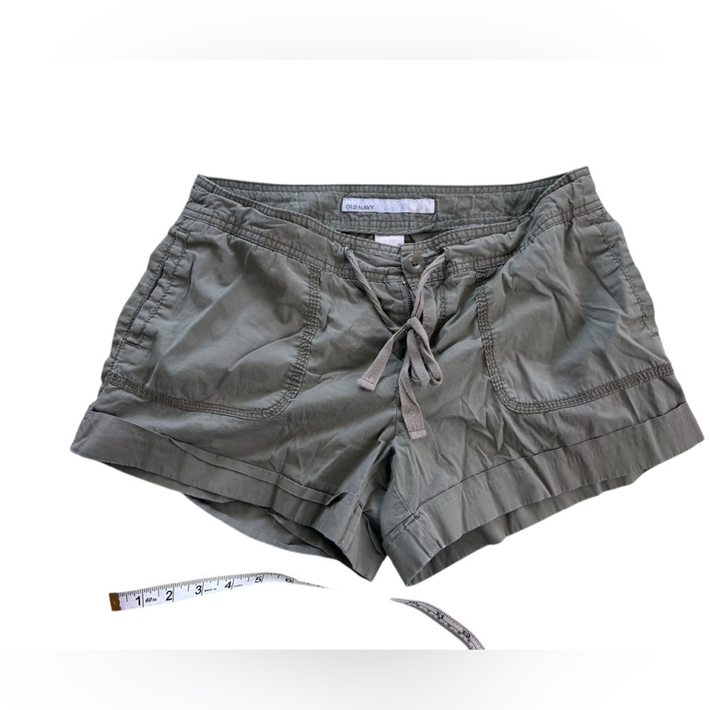 Mid rise shorts
